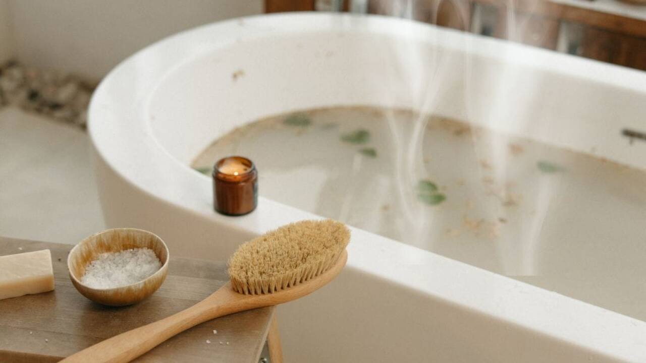 Mandi Air Hangat vs Dingin buat Dada