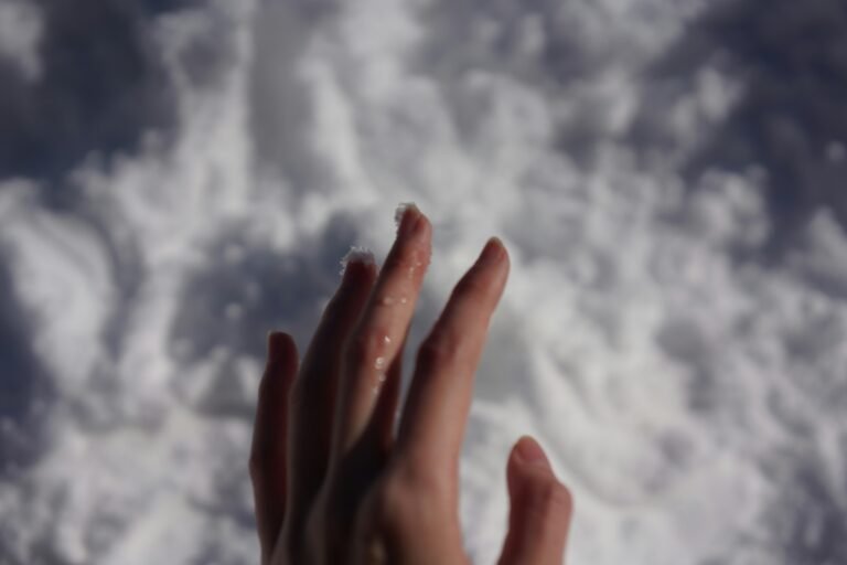 Mitos vs. Fakta: Payudara Besar Karena Sering Dimainkan Pasangan