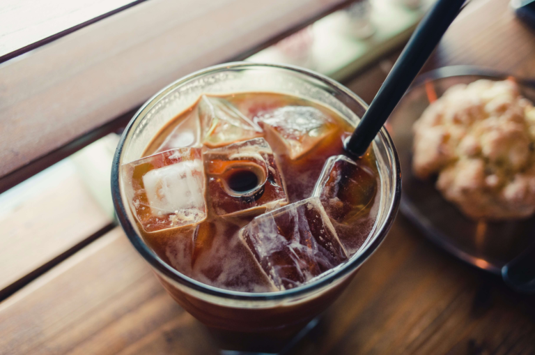 soluma minum es saat makan