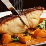 Benarkah Makan Sambil Minum Mengurangi Efektivitas Suplemen