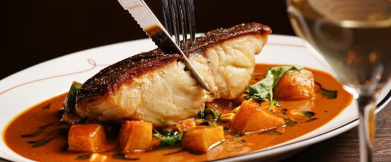 Benarkah Makan Sambil Minum Mengurangi Efektivitas Suplemen