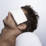 Cara Kompres Hangat untuk Mengobati Kelopak Mata Bengkak