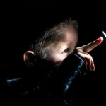 Tips Tetap Aman Beraktivitas di Kondisi Minim Cahaya dengan Suplemen Mata