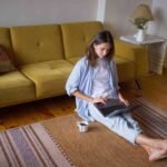 hemotera duduk di lantai panas