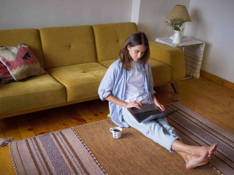 hemotera duduk di lantai panas